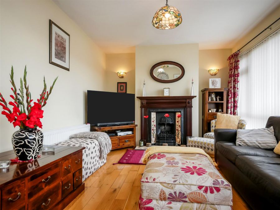 6 Cairnshill Drive
