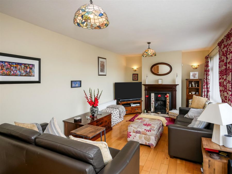6 Cairnshill Drive