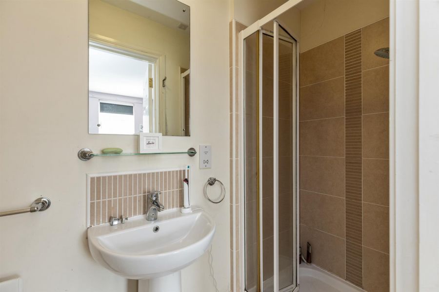 Apt 8 Willowbank Manor