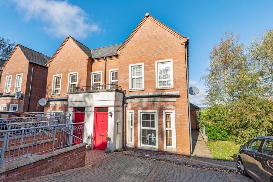 Apt 8 Willowbank Manor