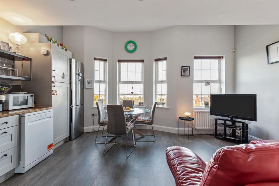 Apt 8 Willowbank Manor