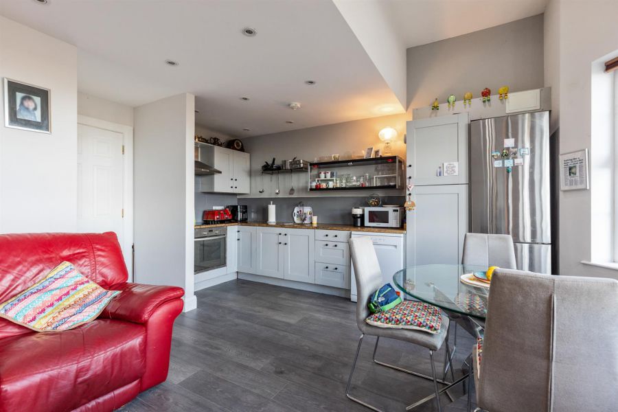 Apt 8 Willowbank Manor