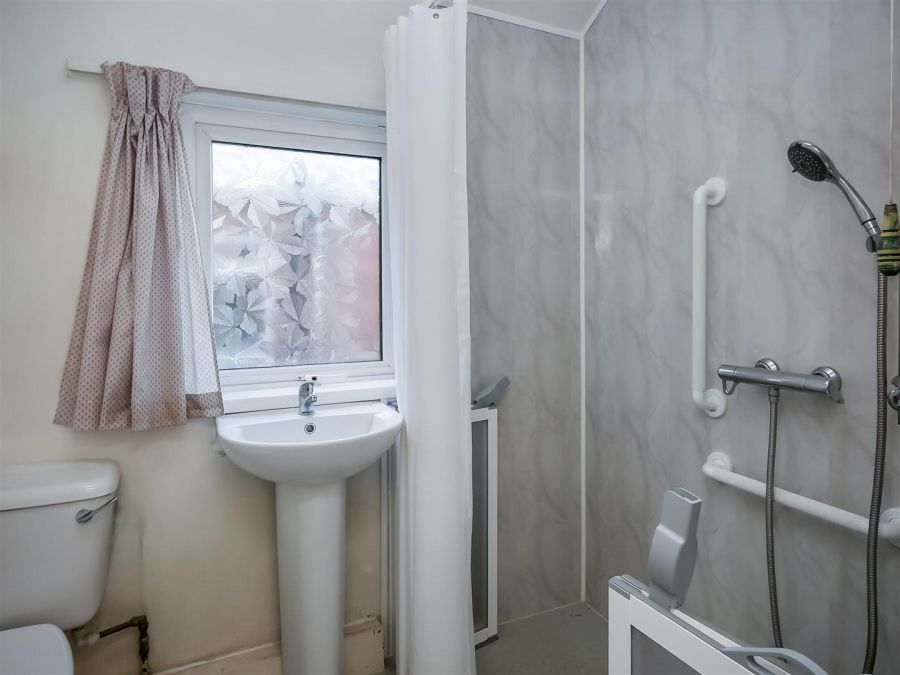 182 Ravenhill Avenue