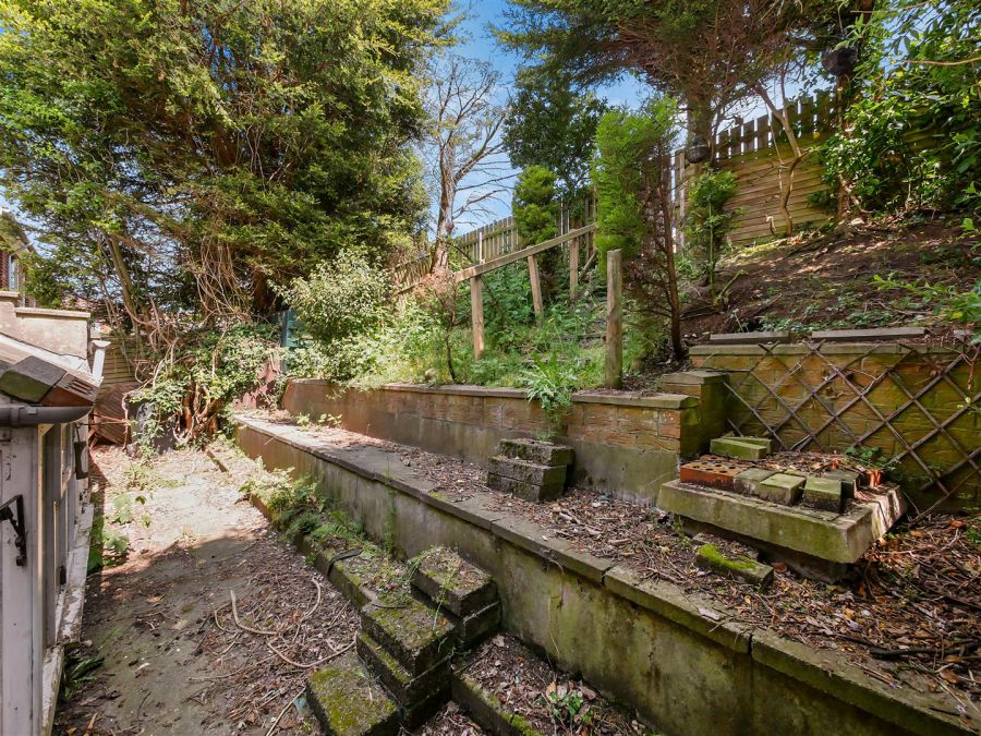 21 Newton Heights, Cairnshill Road