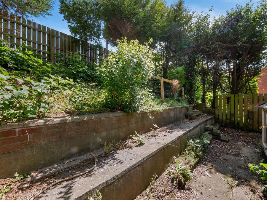 21 Newton Heights, Cairnshill Road