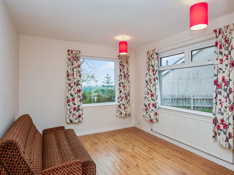 1 Pinewood Park
