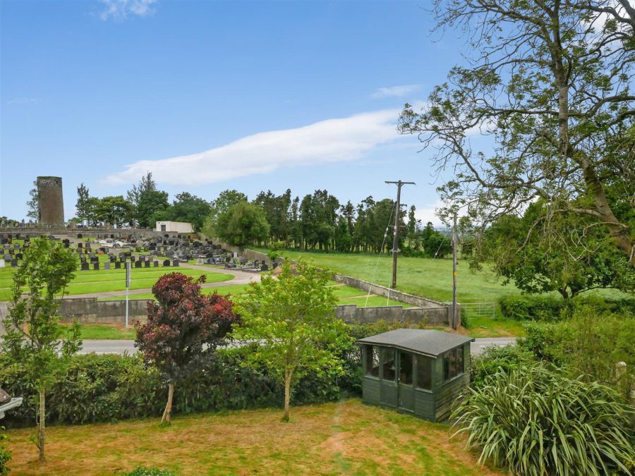 1 Pinewood Park
