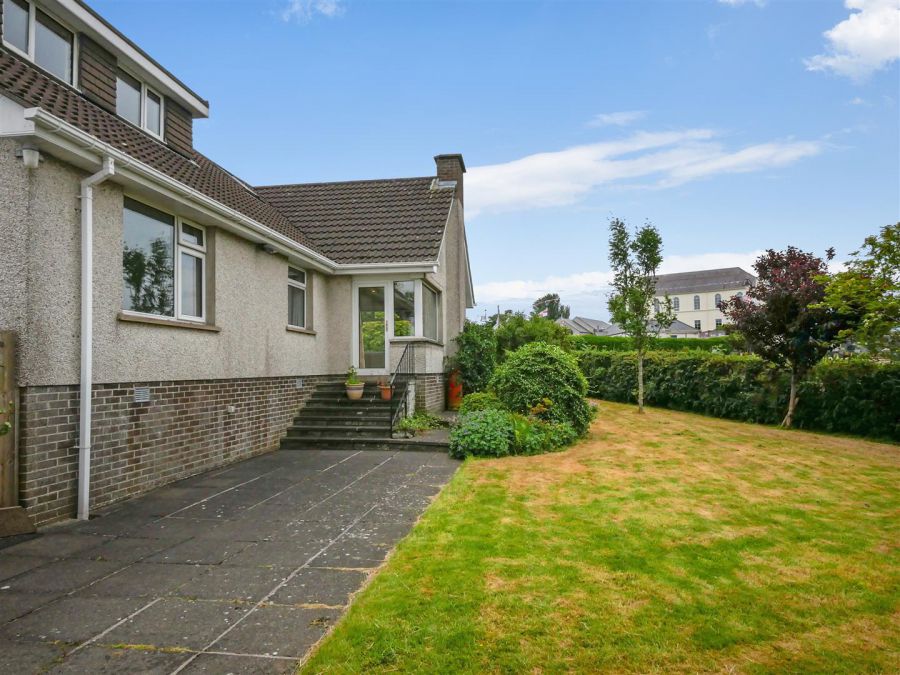 1 Pinewood Park