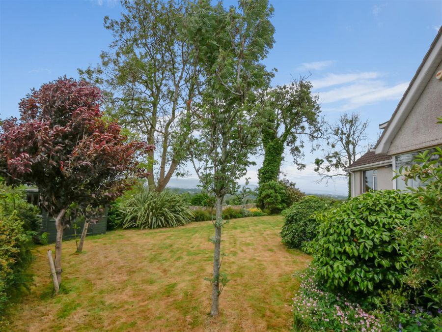 1 Pinewood Park