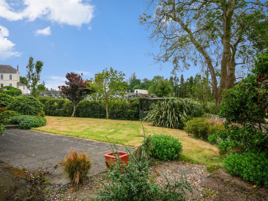 1 Pinewood Park