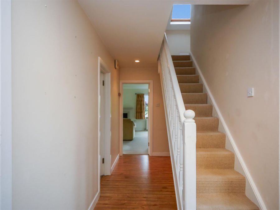 1 Pinewood Park
