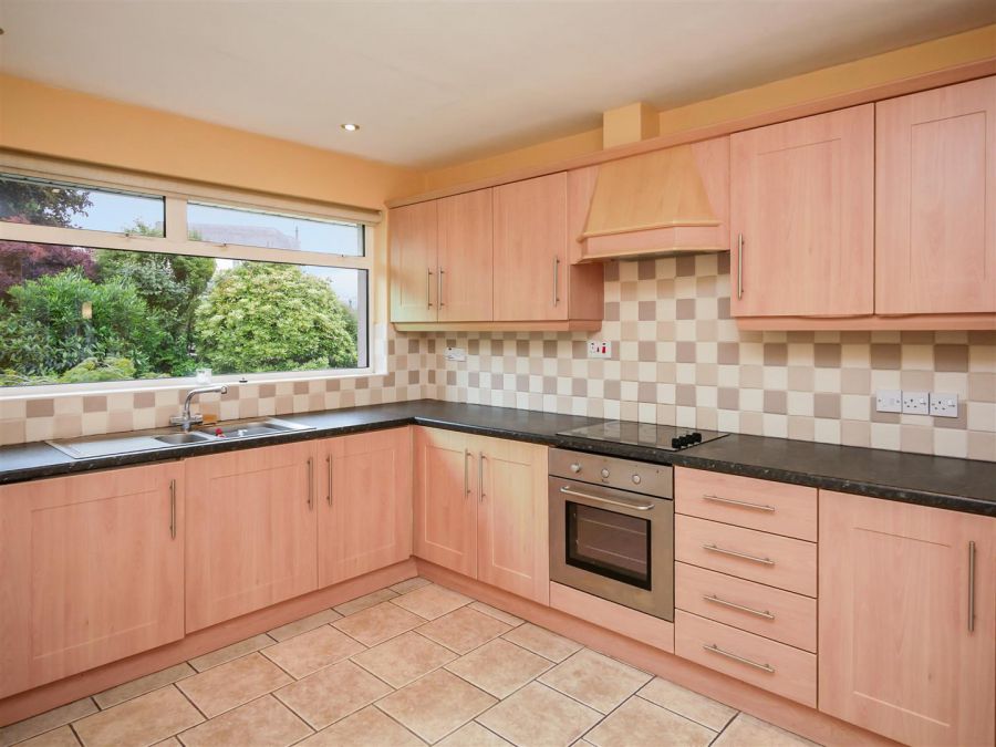 1 Pinewood Park