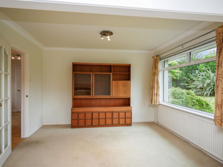 1 Pinewood Park