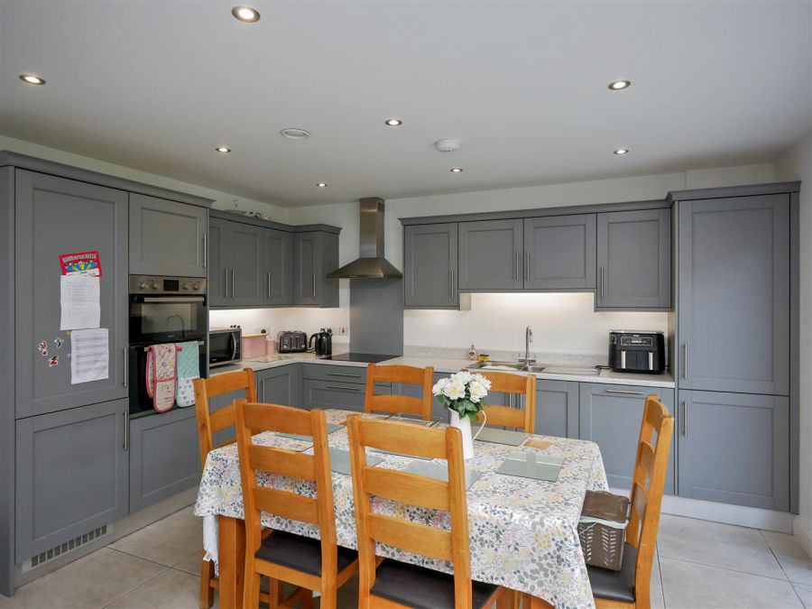 11 Baronsgrange Close