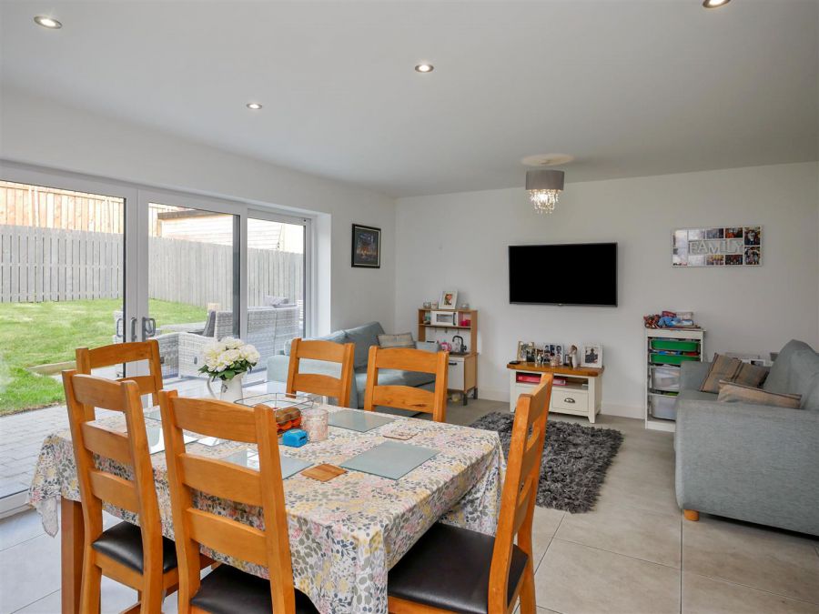 11 Baronsgrange Close