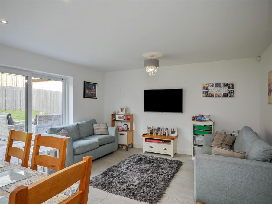 11 Baronsgrange Close