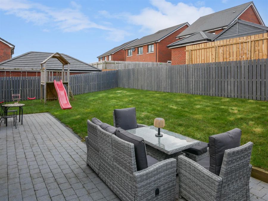11 Baronsgrange Close