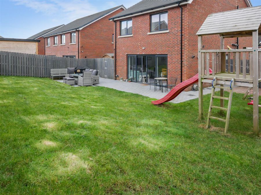 11 Baronsgrange Close