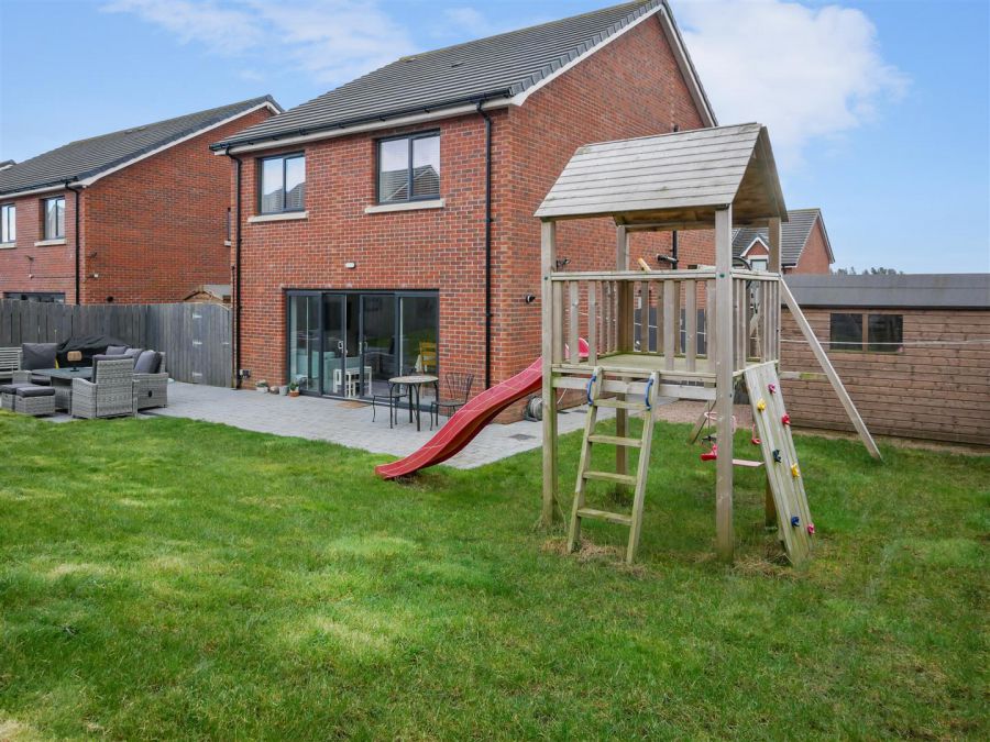 11 Baronsgrange Close