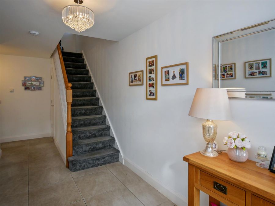 11 Baronsgrange Close