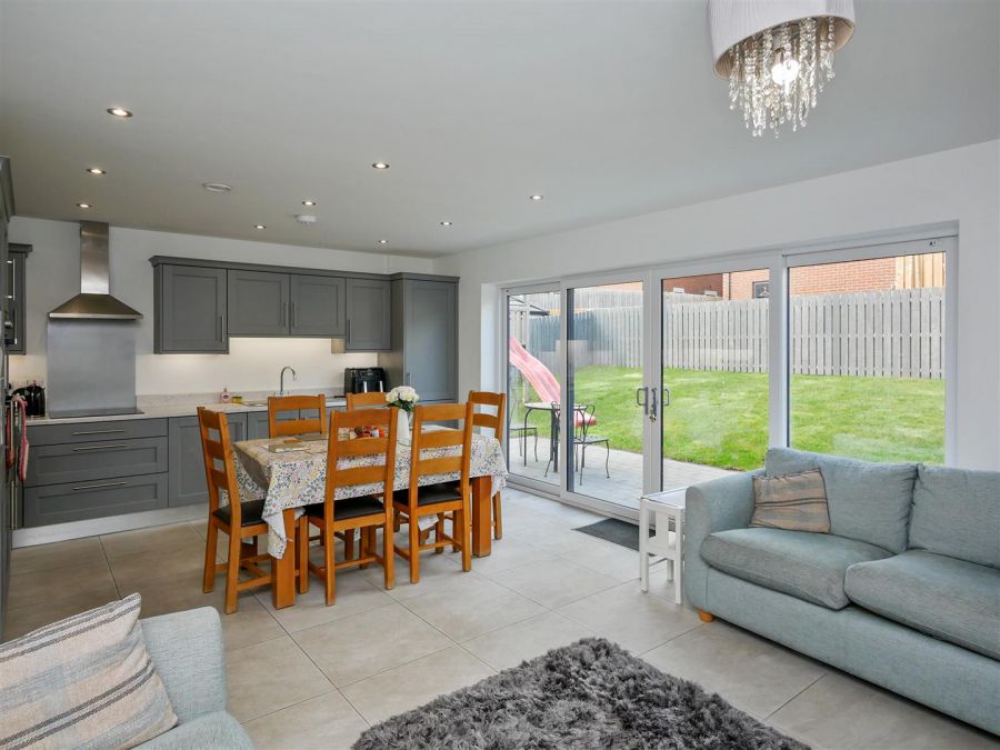 11 Baronsgrange Close