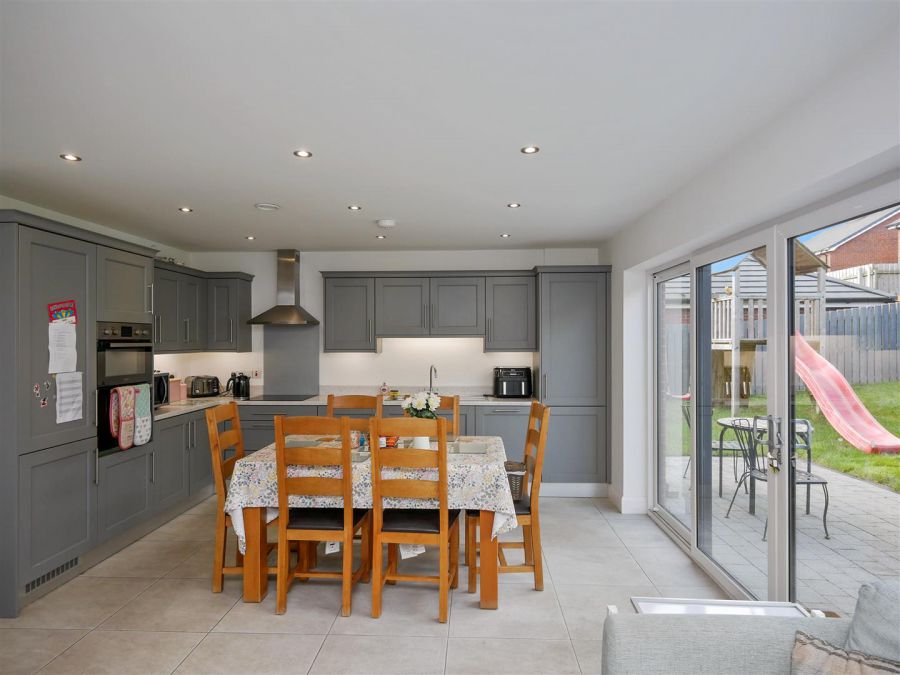 11 Baronsgrange Close