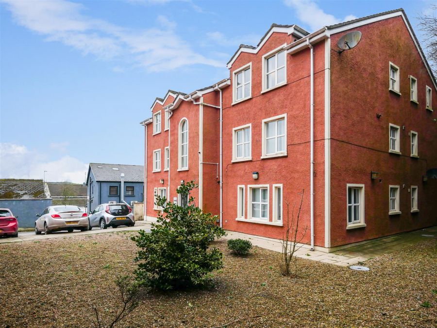 19 Hampton Court, Ballygowan