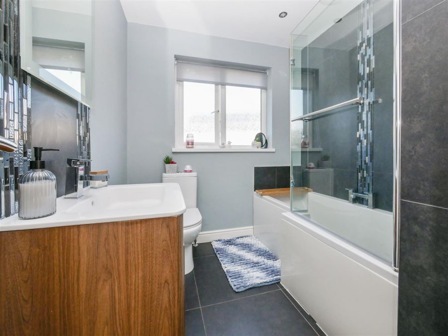 11 Alveston Drive, Killynure Road