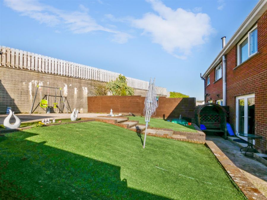 11 Alveston Drive, Killynure Road
