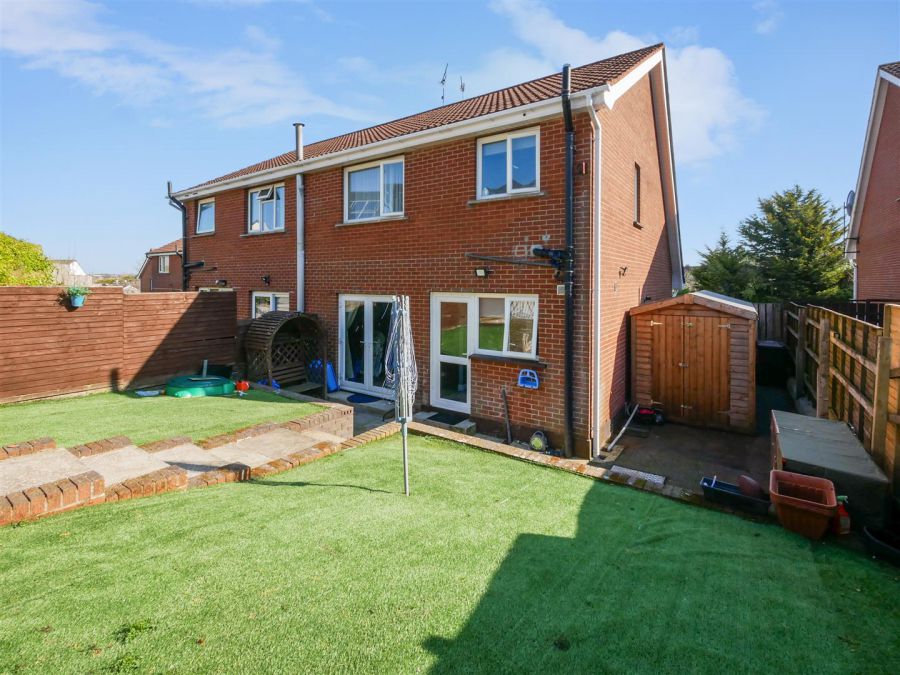 11 Alveston Drive, Killynure Road