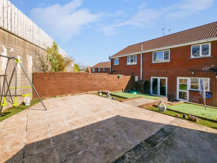 11 Alveston Drive, Killynure Road