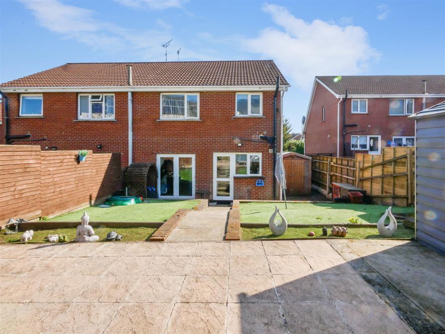 11 Alveston Drive, Killynure Road