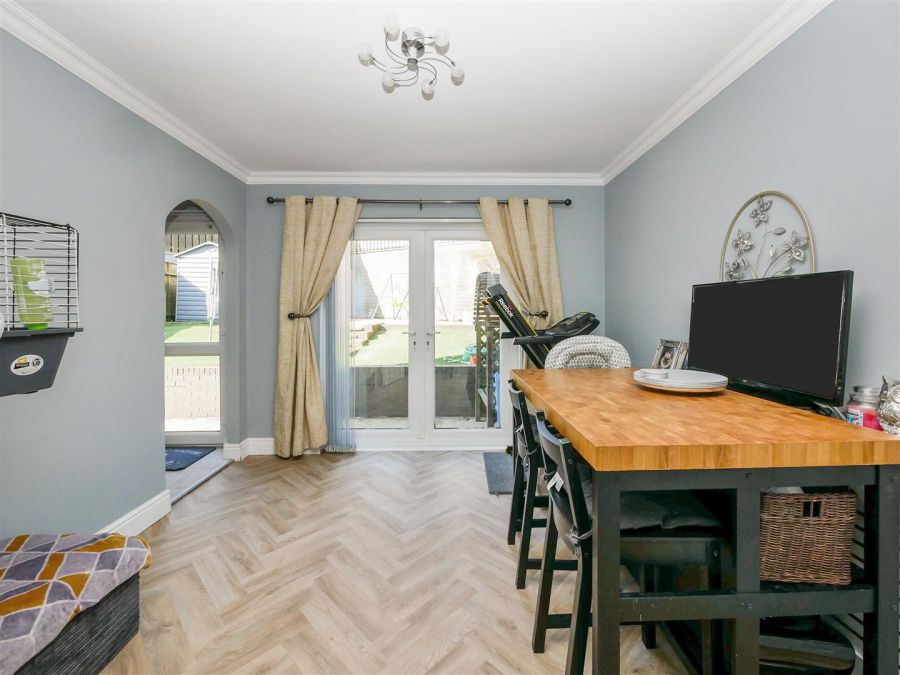 11 Alveston Drive, Killynure Road