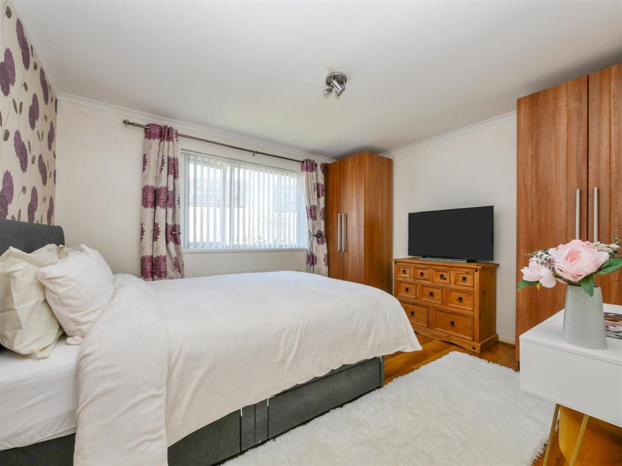 11 Alveston Drive, Killynure Road