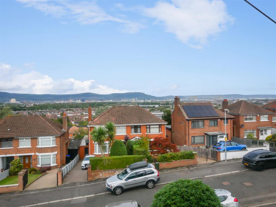 50 Beechgrove Park