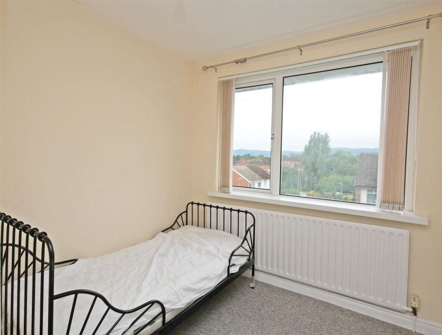 27 Woodbreda Park