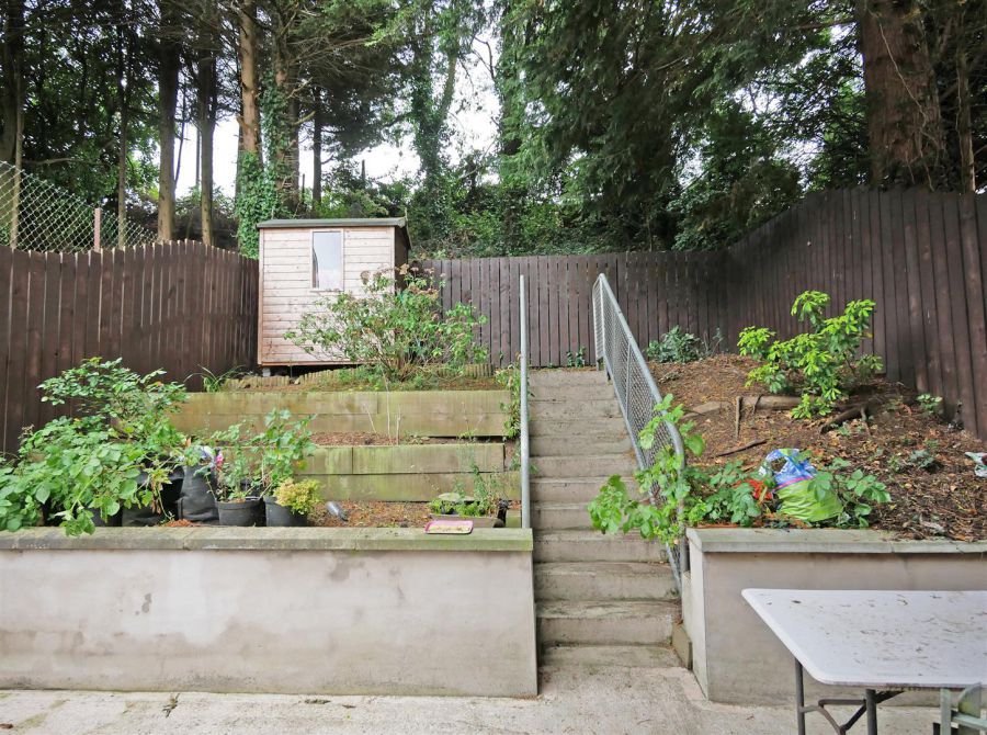 27 Woodbreda Park