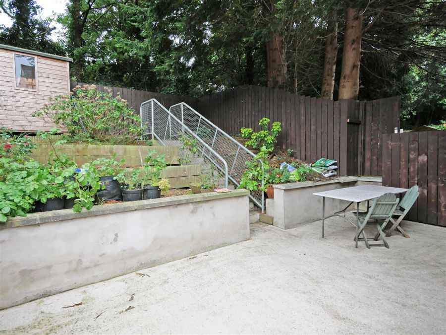 27 Woodbreda Park