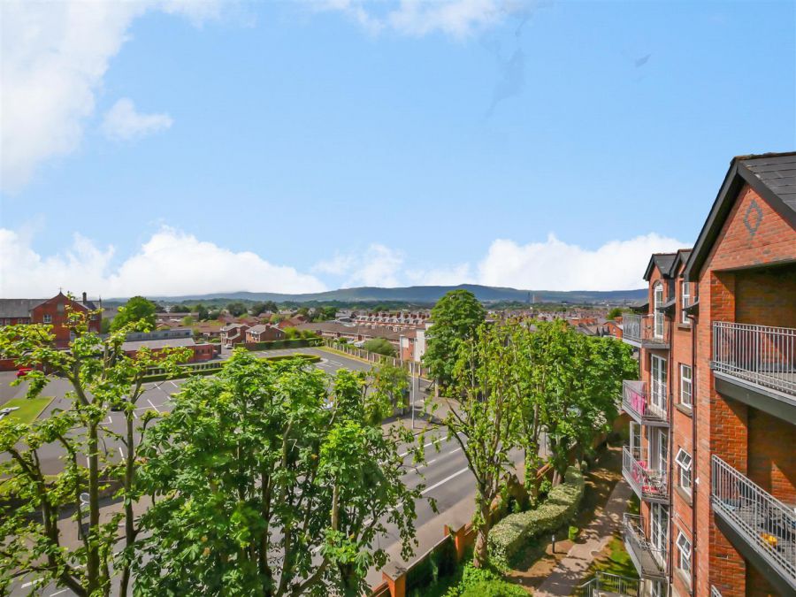 Apt 30 4 Bell Towers South, Ravenhill / Ormeau