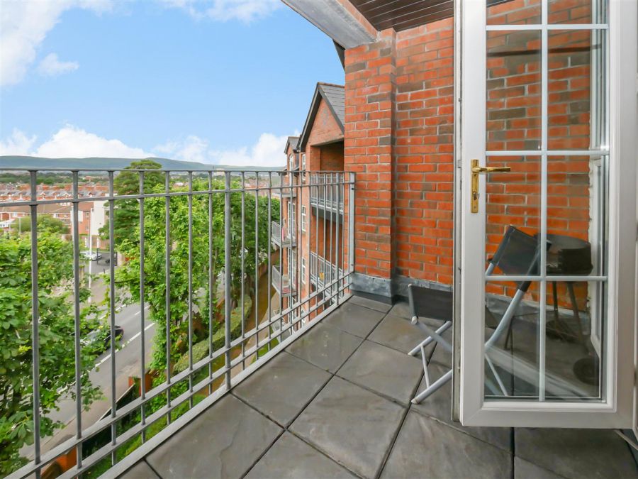 Apt 30 4 Bell Towers South, Ravenhill / Ormeau