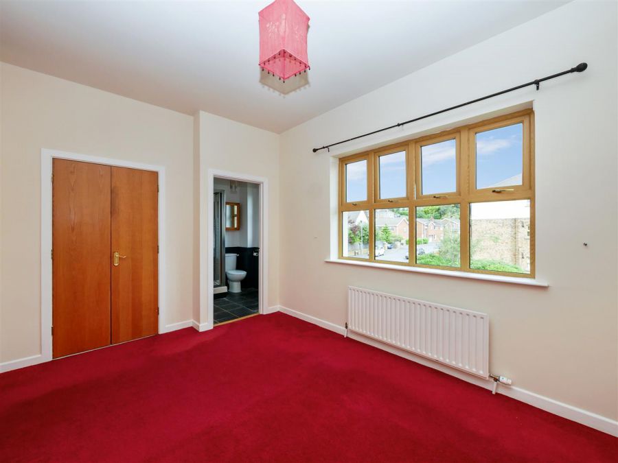 48 Woodrow Gardens, Off Todds Hill