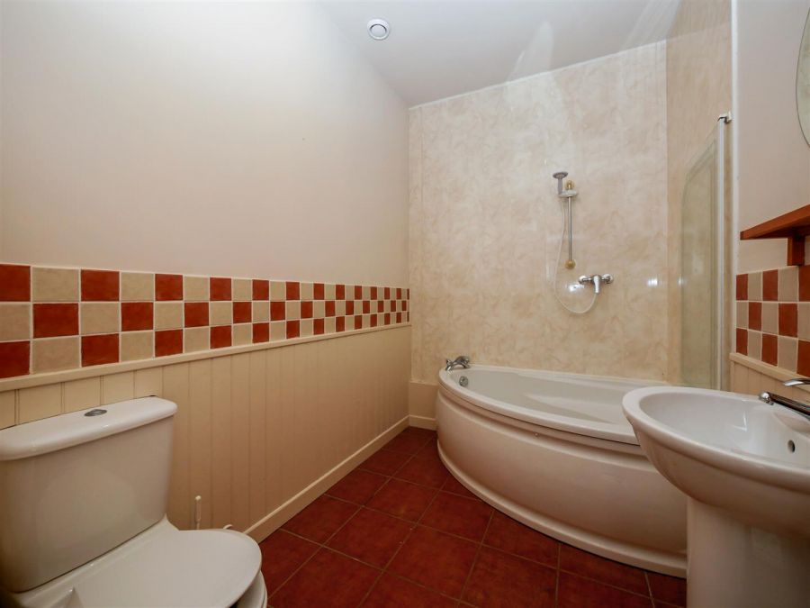 48 Woodrow Gardens, Off Todds Hill