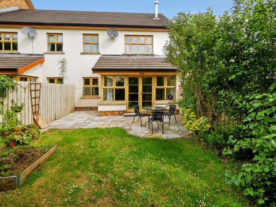 48 Woodrow Gardens, Off Todds Hill