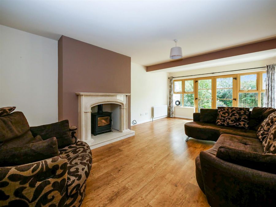 48 Woodrow Gardens, Off Todds Hill