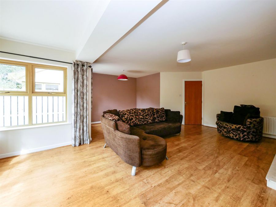 48 Woodrow Gardens, Off Todds Hill