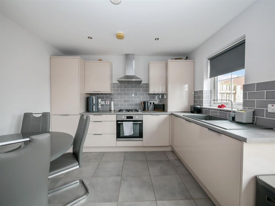 94 Forge Drive, Moss Road