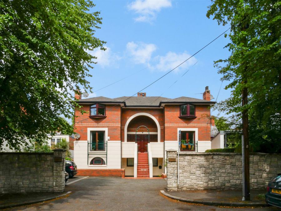 82a South Parade