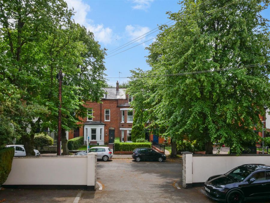 Apt 3, 82a South Parade