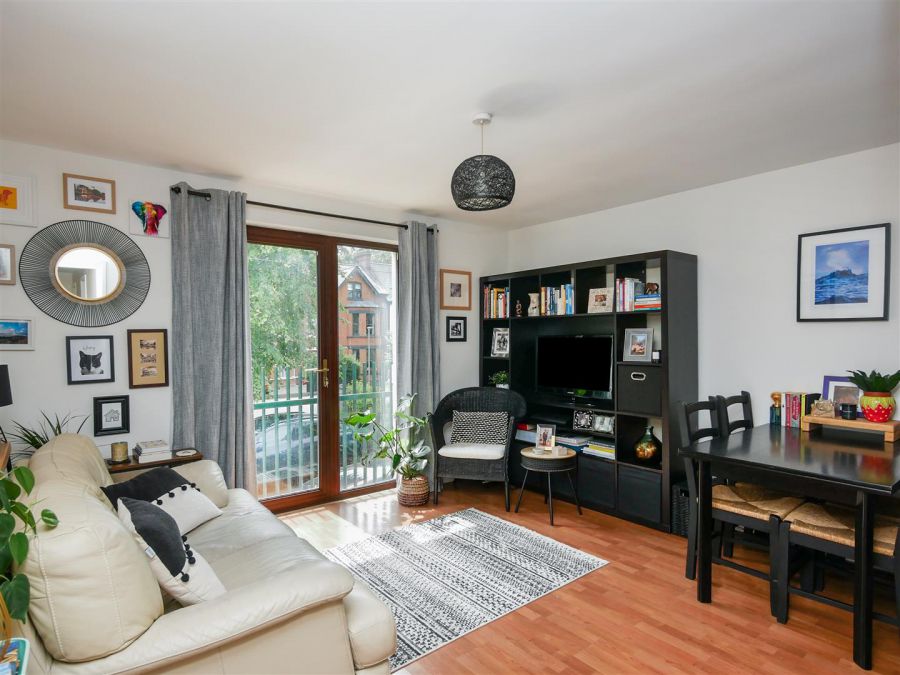 Apt 3, 82a South Parade