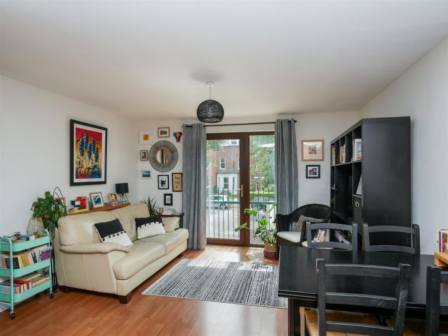 Apt 3, 82a South Parade